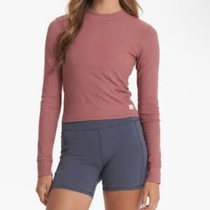 Vuori Women’s Mudra Fitted Tee Ribbed Long-Sleeve Shirt Rosewood